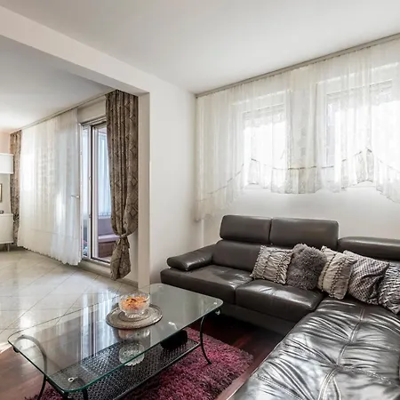 Noemi Ii Luxury 公寓