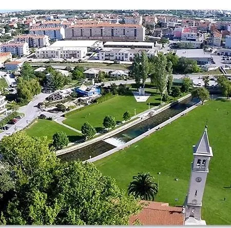 Noemi Ii Luxury