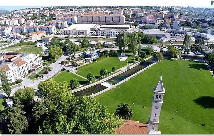 Noemi Ii Luxury