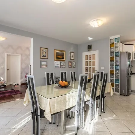 Noemi Ii Luxury Apartment Solin
