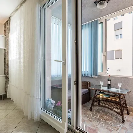 Noemi Ii Luxury *