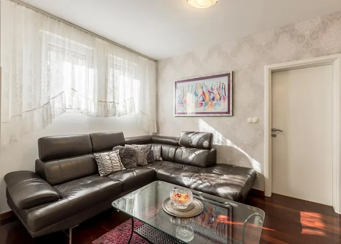 Noemi Ii Luxury *